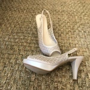 Anne Klein Rest Up Pumps - Light Natural